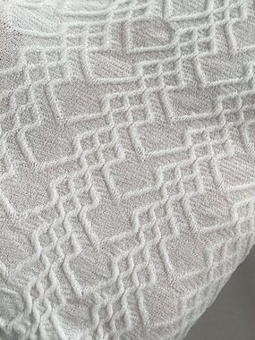 NWOT: Girls Fashion Textured Pattern White Tights
